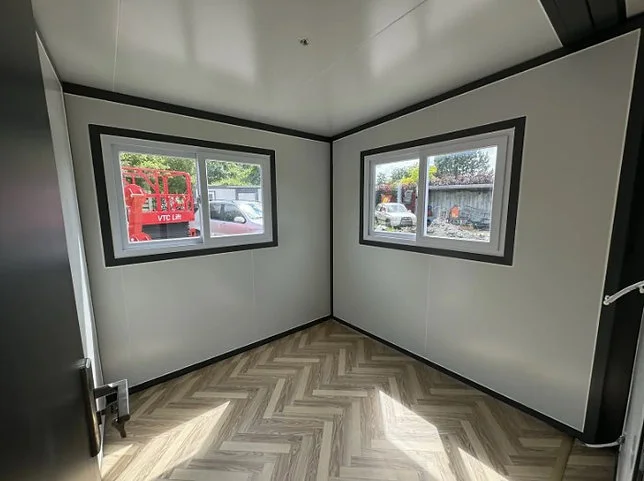 Tiny House avec Deux Chambres et Cuisine 2024 – Image 4