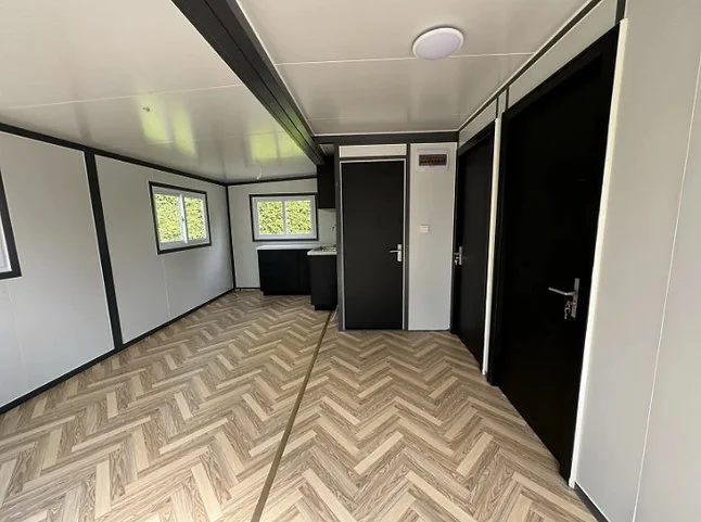 Tiny House avec Deux Chambres et Cuisine 2024 – Image 8