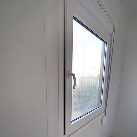 Container bureau /6x3 mètres avec fenêtres sur le côté long droit – Image 3