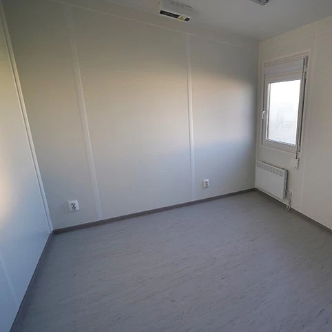 Container bureau /6x3 mètres avec fenêtres sur le côté long droit – Image 7