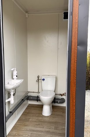 Container Sanitaire Pavillon WC avec Triple Cabine – Image 9