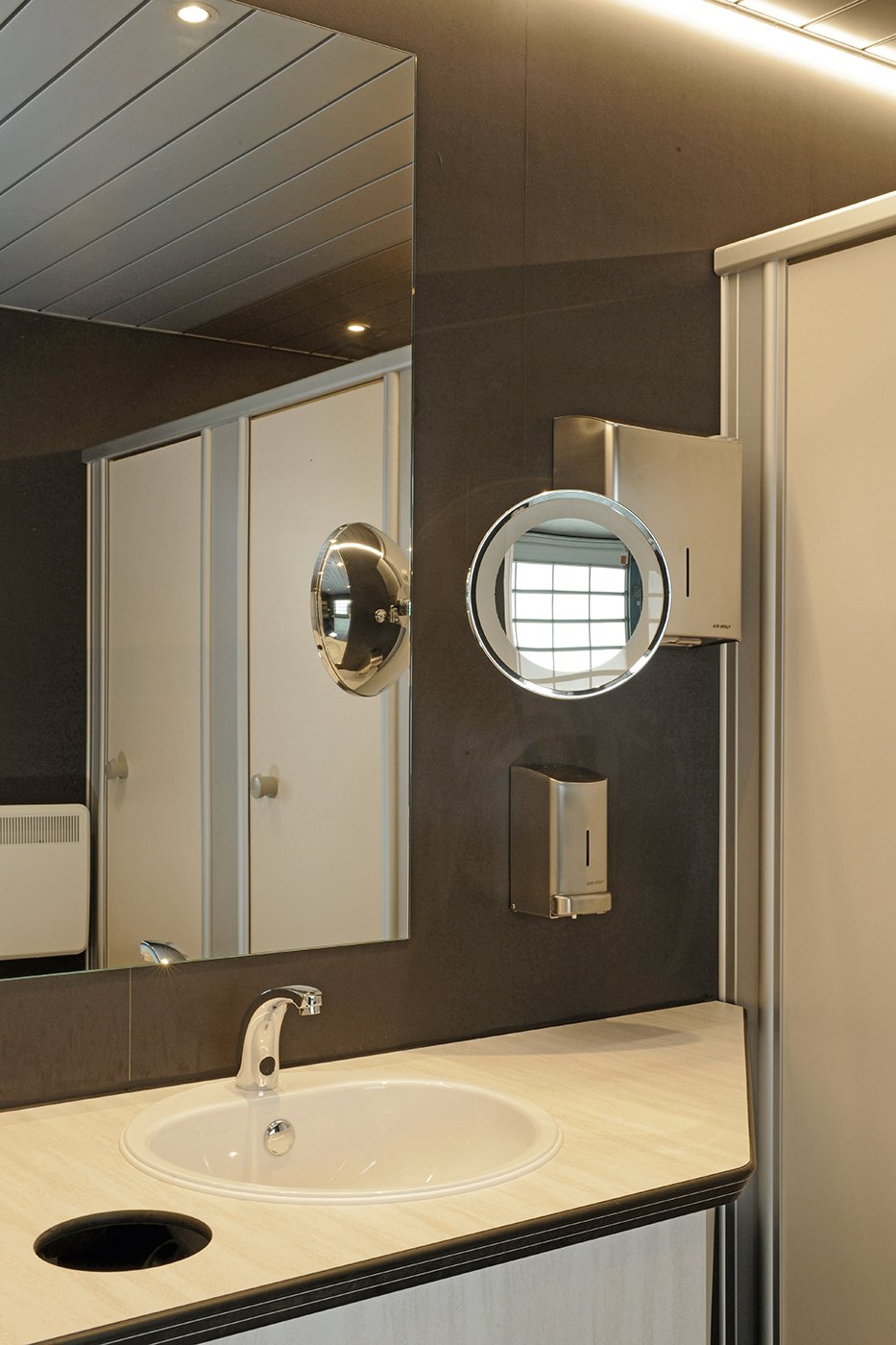 Container sanitaires 6,00 m 6 Toilettes 2 Lavabos – Image 6