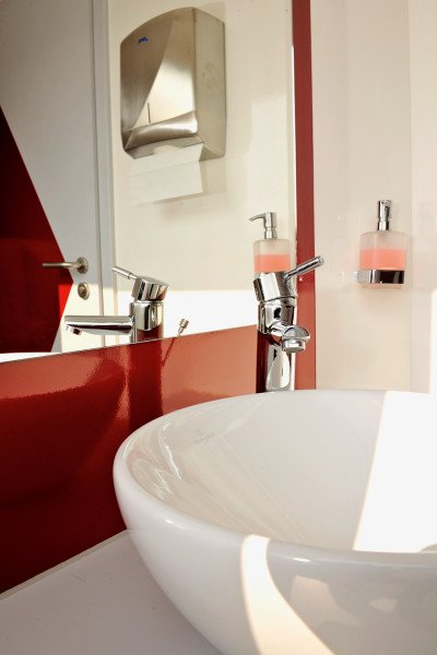 Remorque sanitaire 3 WC 2 urinoirs 2 lavabos – Image 4