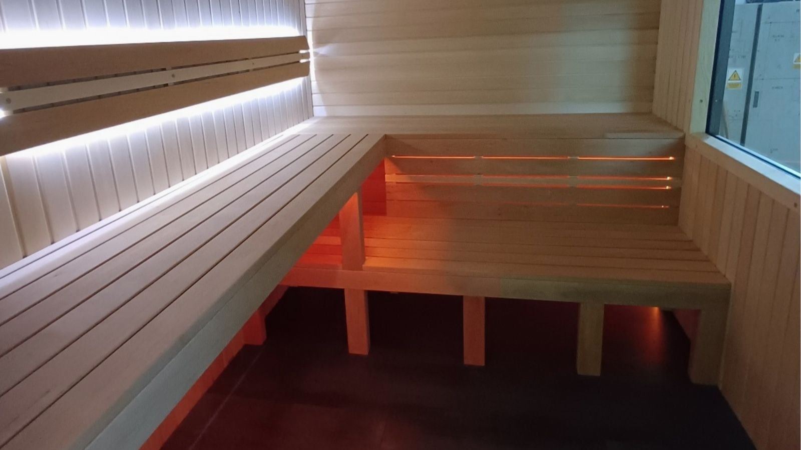 Sauna en bois de 11 m² avec espace de repos – Image 3