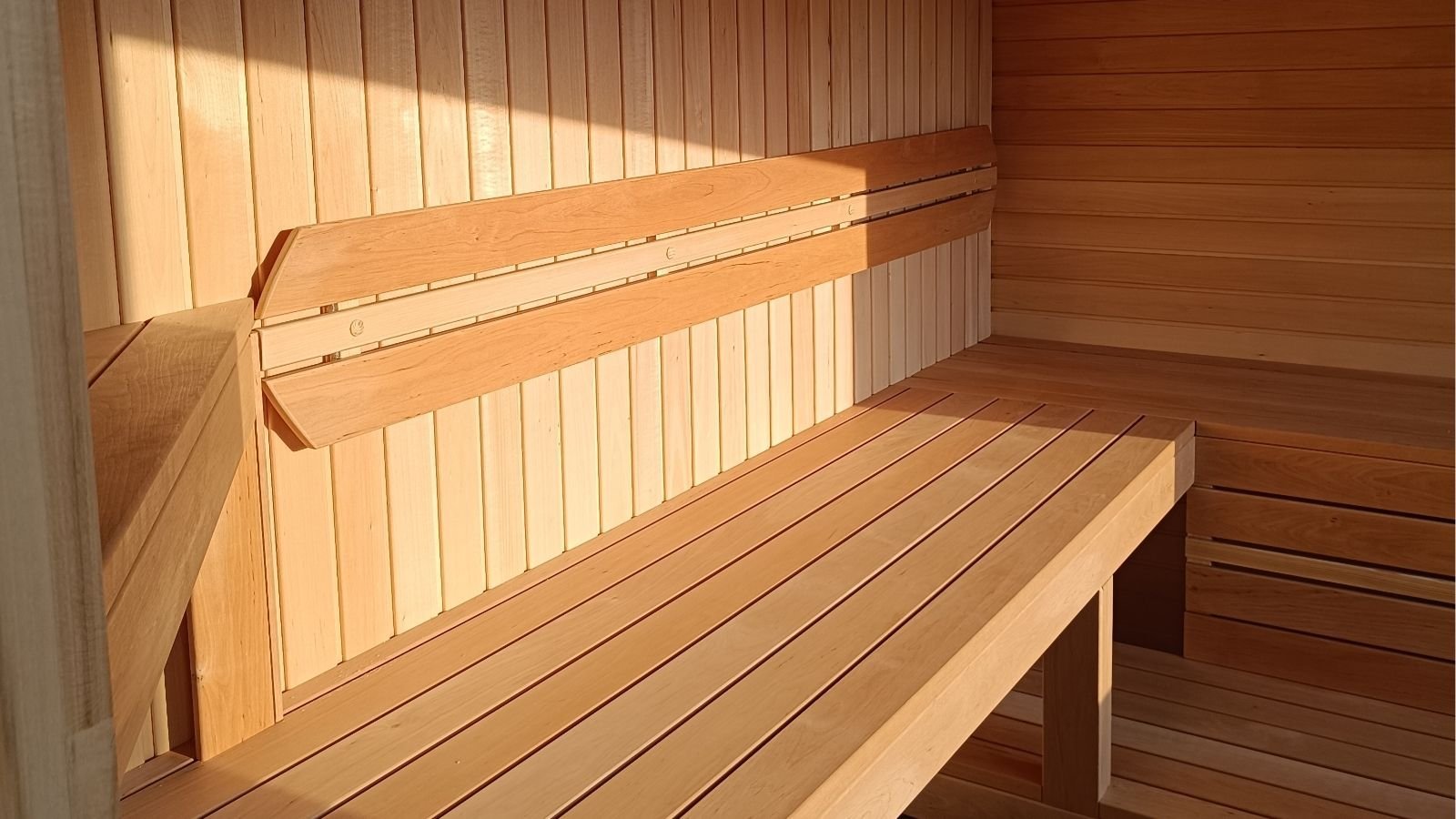Sauna en bois de 11 m² avec espace de repos – Image 4