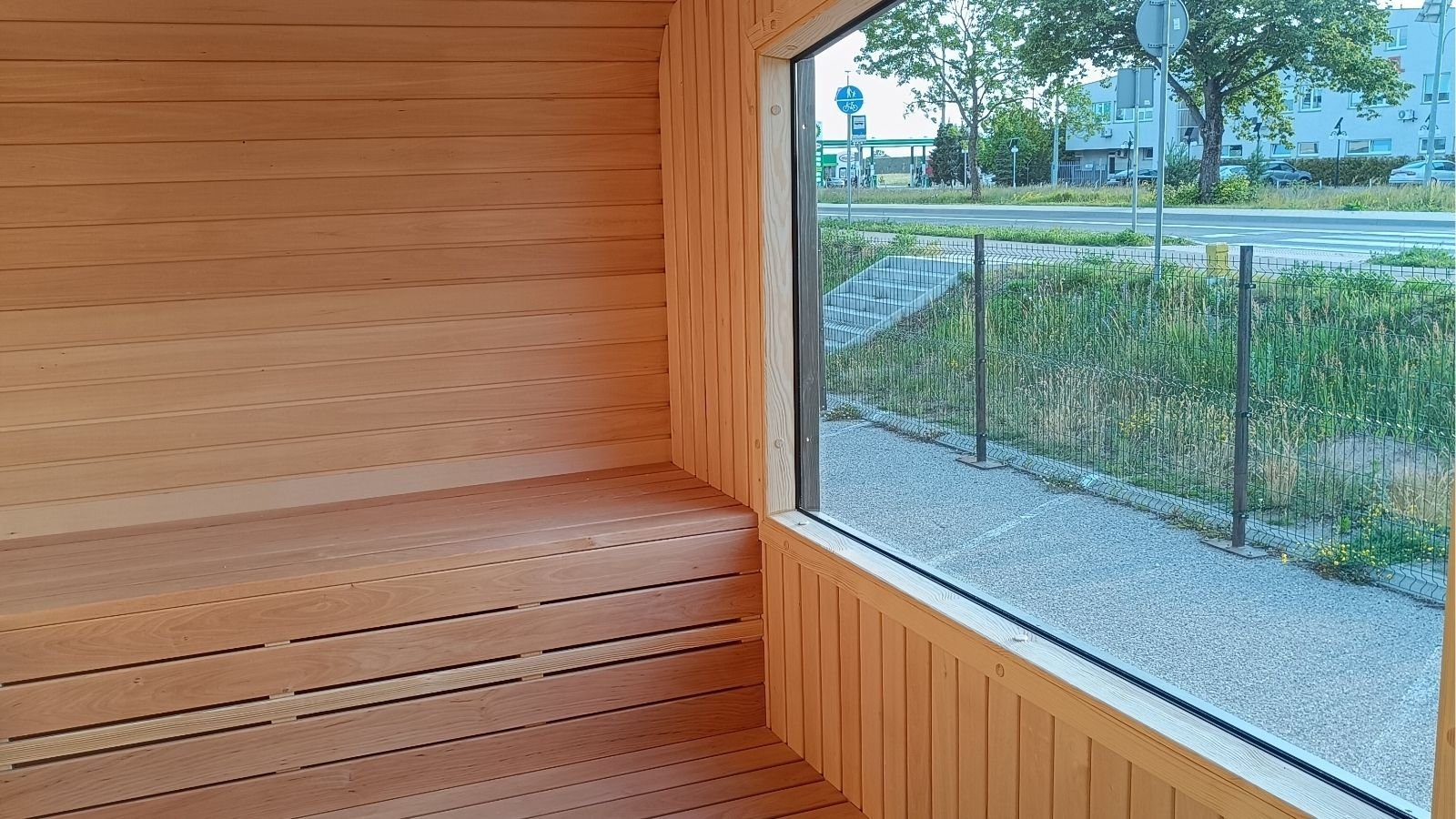 Sauna en bois de 11 m² avec espace de repos – Image 5