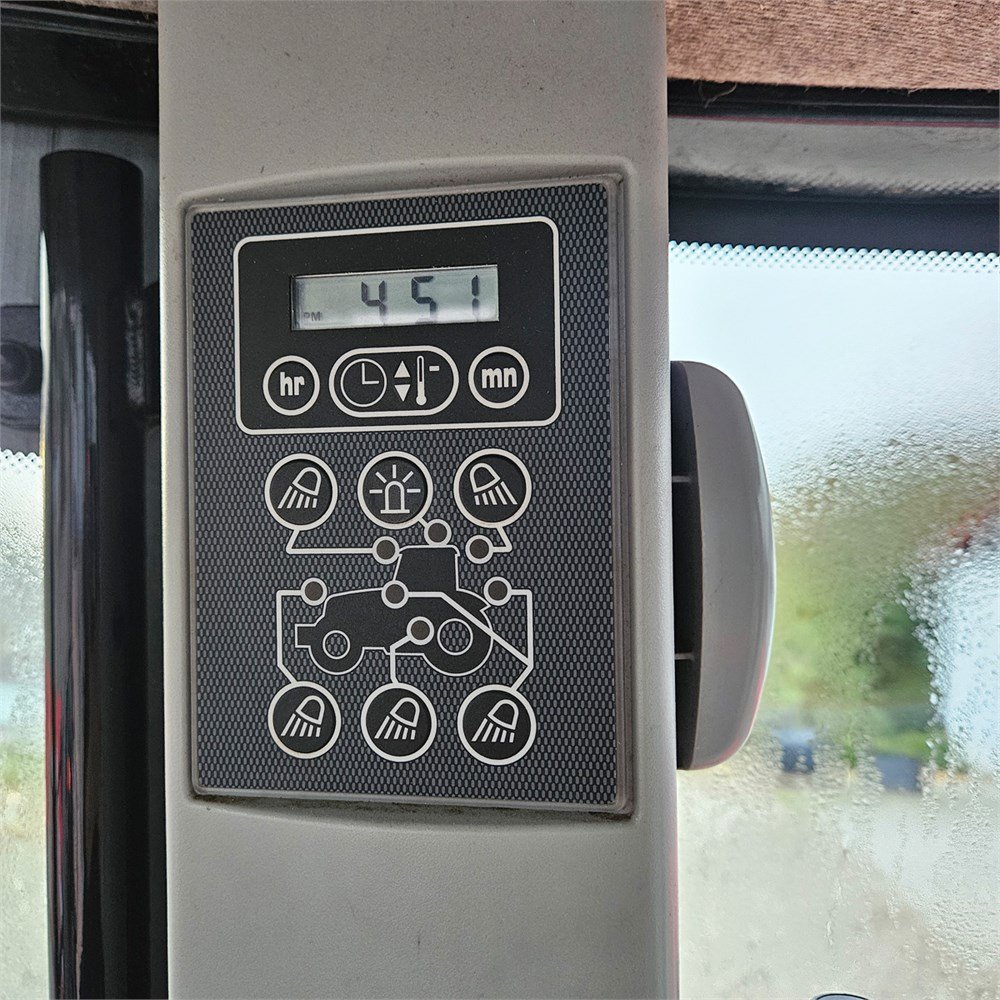 Massey Ferguson 6465 Dyna-6 – Image 37