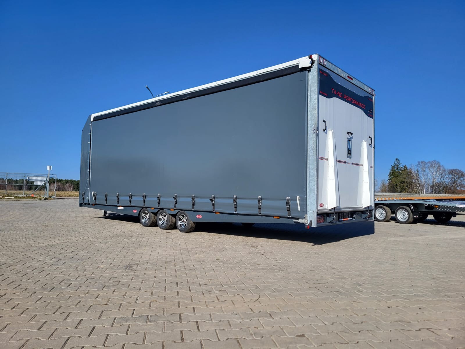 Transporteur sportif 700 x 230 x 220 cm avec rideaux coulissants sur 2 côtés, poids total autorisé en charge jusqu'à 3500 kg, transporteur universel – Image 15