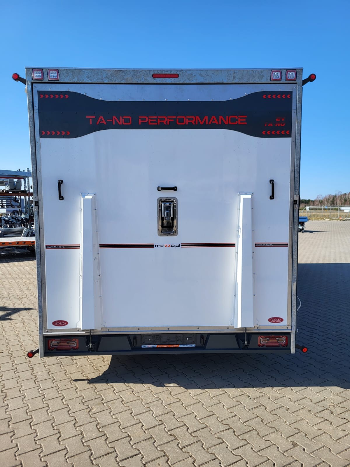 Transporteur sportif 700 x 230 x 220 cm avec rideaux coulissants sur 2 côtés, poids total autorisé en charge jusqu'à 3500 kg, transporteur universel – Image 2