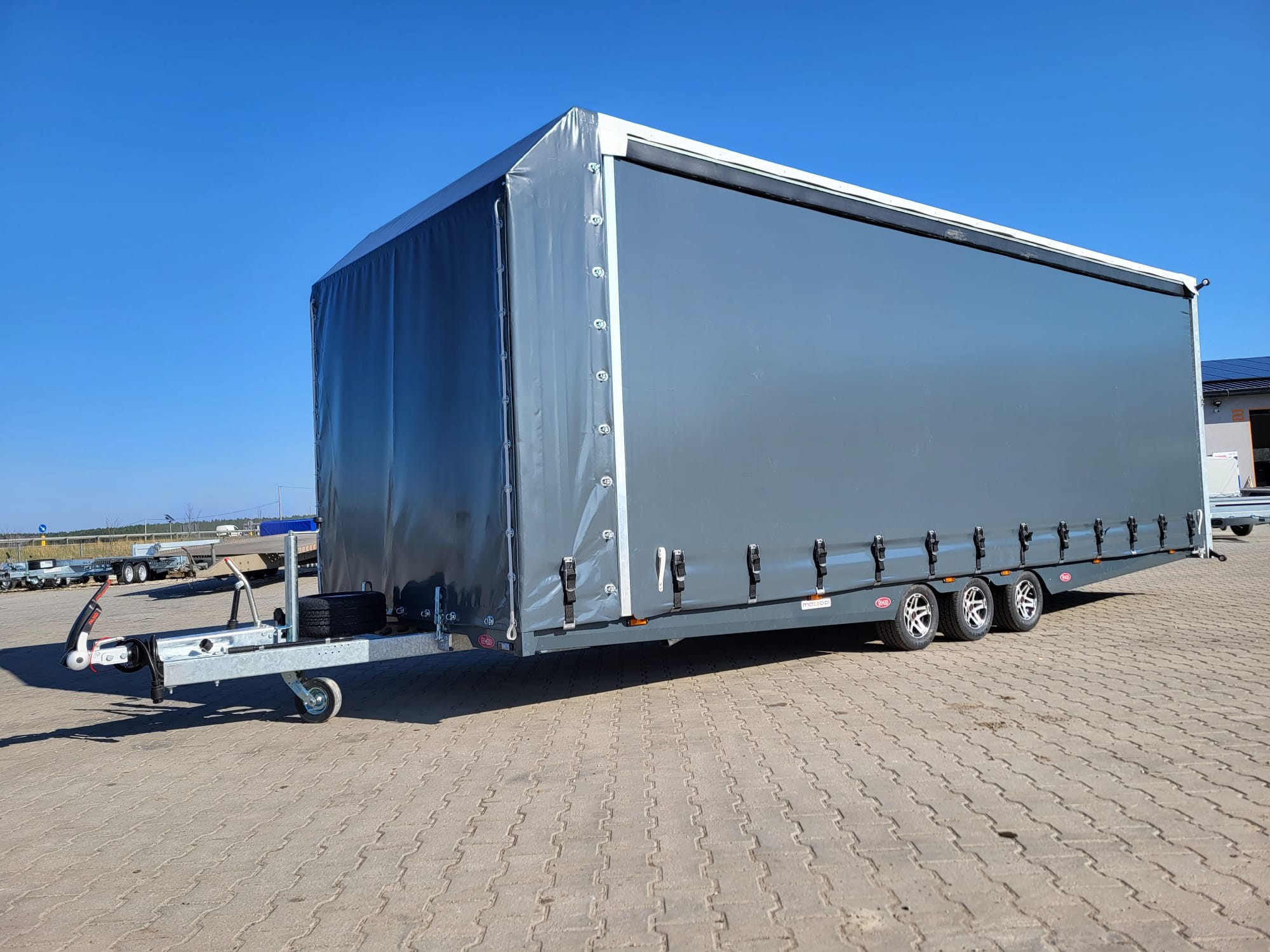 Transporteur sportif 700 x 230 x 220 cm avec rideaux coulissants sur 2 côtés, poids total autorisé en charge jusqu'à 3500 kg, transporteur universel – Image 11