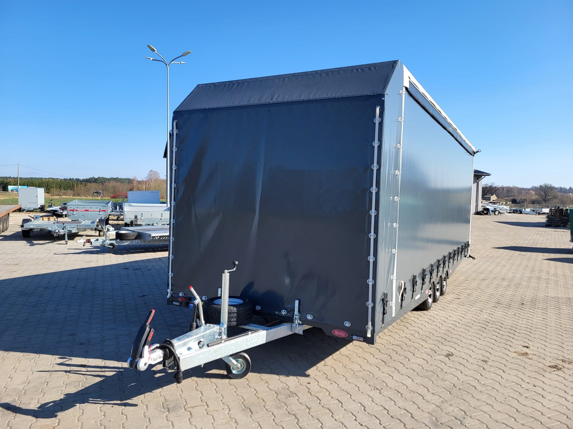 Transporteur sportif 700 x 230 x 220 cm avec rideaux coulissants sur 2 côtés, poids total autorisé en charge jusqu'à 3500 kg, transporteur universel – Image 5