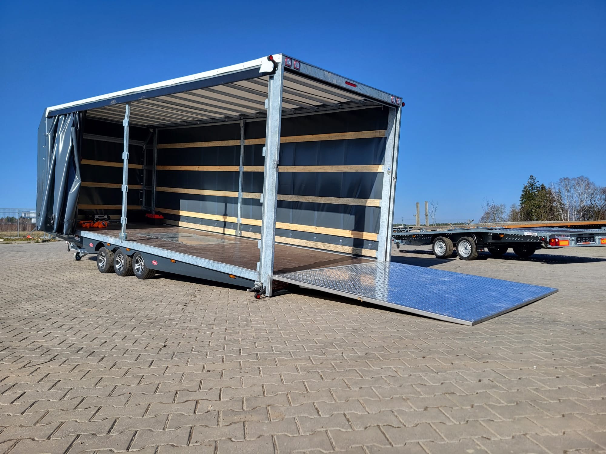 Transporteur sportif 700 x 230 x 220 cm avec rideaux coulissants sur 2 côtés, poids total autorisé en charge jusqu'à 3500 kg, transporteur universel – Image 16