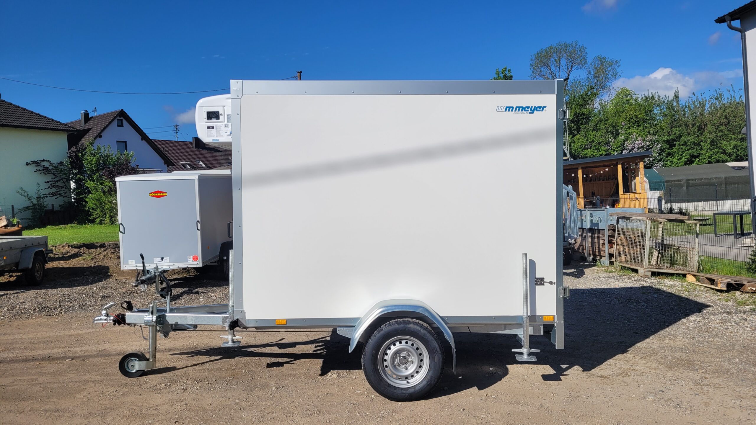 Remorque porte-voitures frigorifique AZKF 1325/145 avec WMK-4G, PTAC 1300 kg, surface de chargement 2,44 x 1,45 m, hauteur intérieure 1800 mm (rail d'arrimage inclus) – Image 2