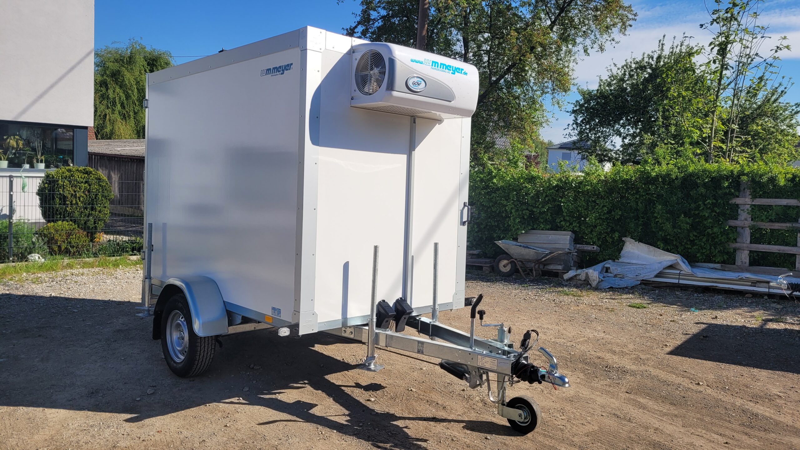 Remorque porte-voitures frigorifique AZKF 1325/145 avec WMK-4G, PTAC 1300 kg, surface de chargement 2,44 x 1,45 m, hauteur intérieure 1800 mm (rail d'arrimage inclus)