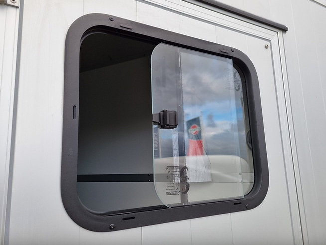 Remorque Cheval Liberté Maxi 3 avec Rampe Latérale et Sellerie – Image 4